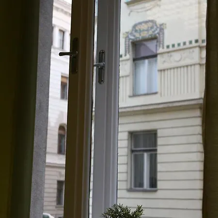 Central Modern Apartman *