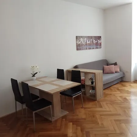 Central Modern Apartman